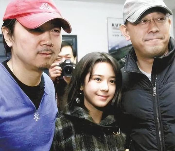 老夫少妻脾气还暴，却紧拴姜文十几年把她当宝，她凭什么