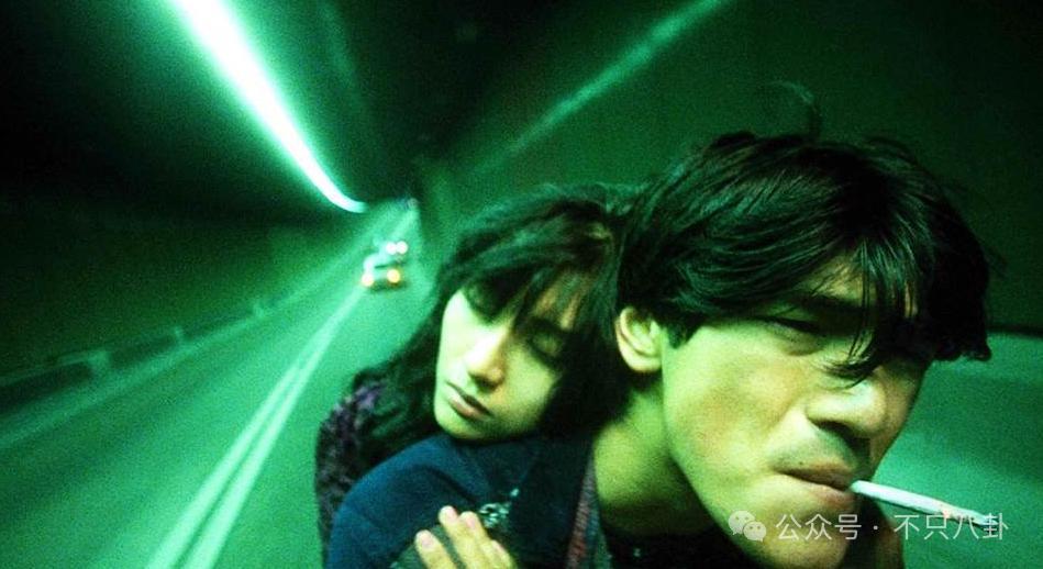 这位男神与女主播隐婚了?不知道多少女生要心碎啦