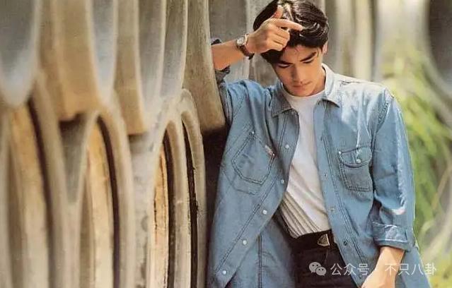 这位男神与女主播隐婚了?不知道多少女生要心碎啦