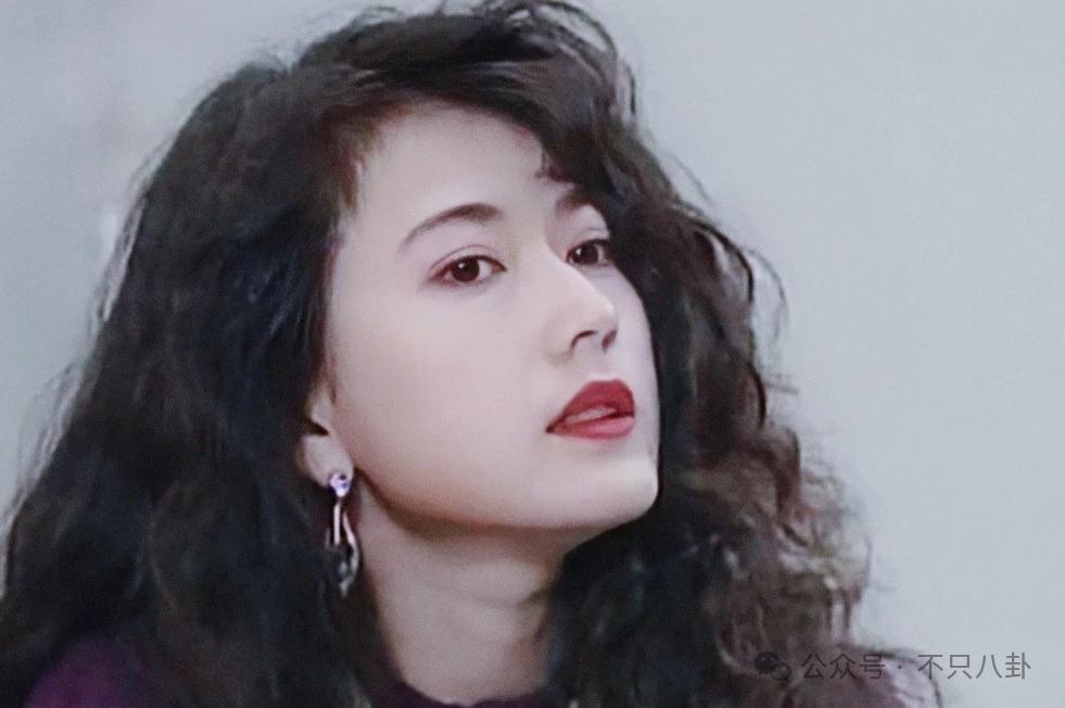 这位男神与女主播隐婚了?不知道多少女生要心碎啦