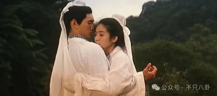 这位男神与女主播隐婚了?不知道多少女生要心碎啦