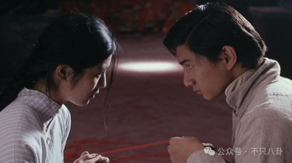 这位男神与女主播隐婚了?不知道多少女生要心碎啦