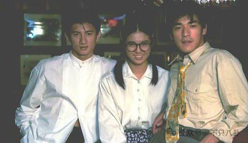 这位男神与女主播隐婚了?不知道多少女生要心碎啦