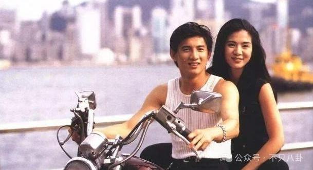 这位男神与女主播隐婚了?不知道多少女生要心碎啦