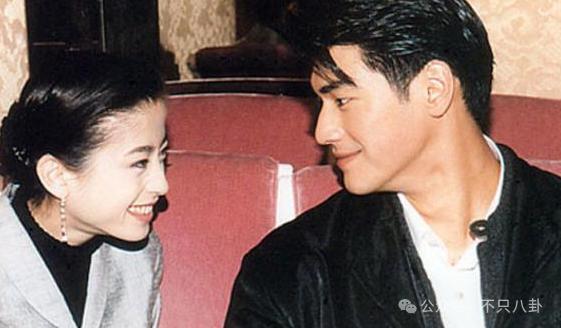 这位男神与女主播隐婚了?不知道多少女生要心碎啦