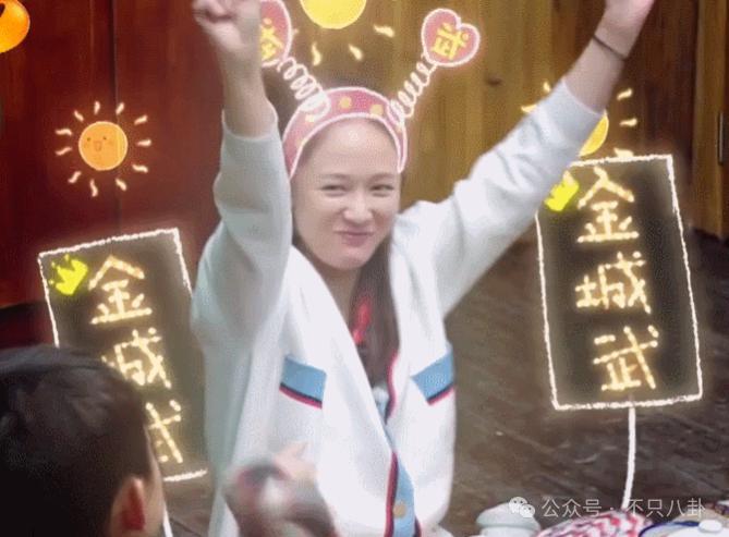 这位男神与女主播隐婚了?不知道多少女生要心碎啦