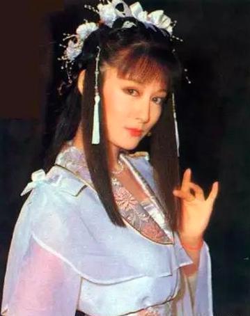 74岁潘迎紫美得像30岁，曾50岁扮演少女无违和感