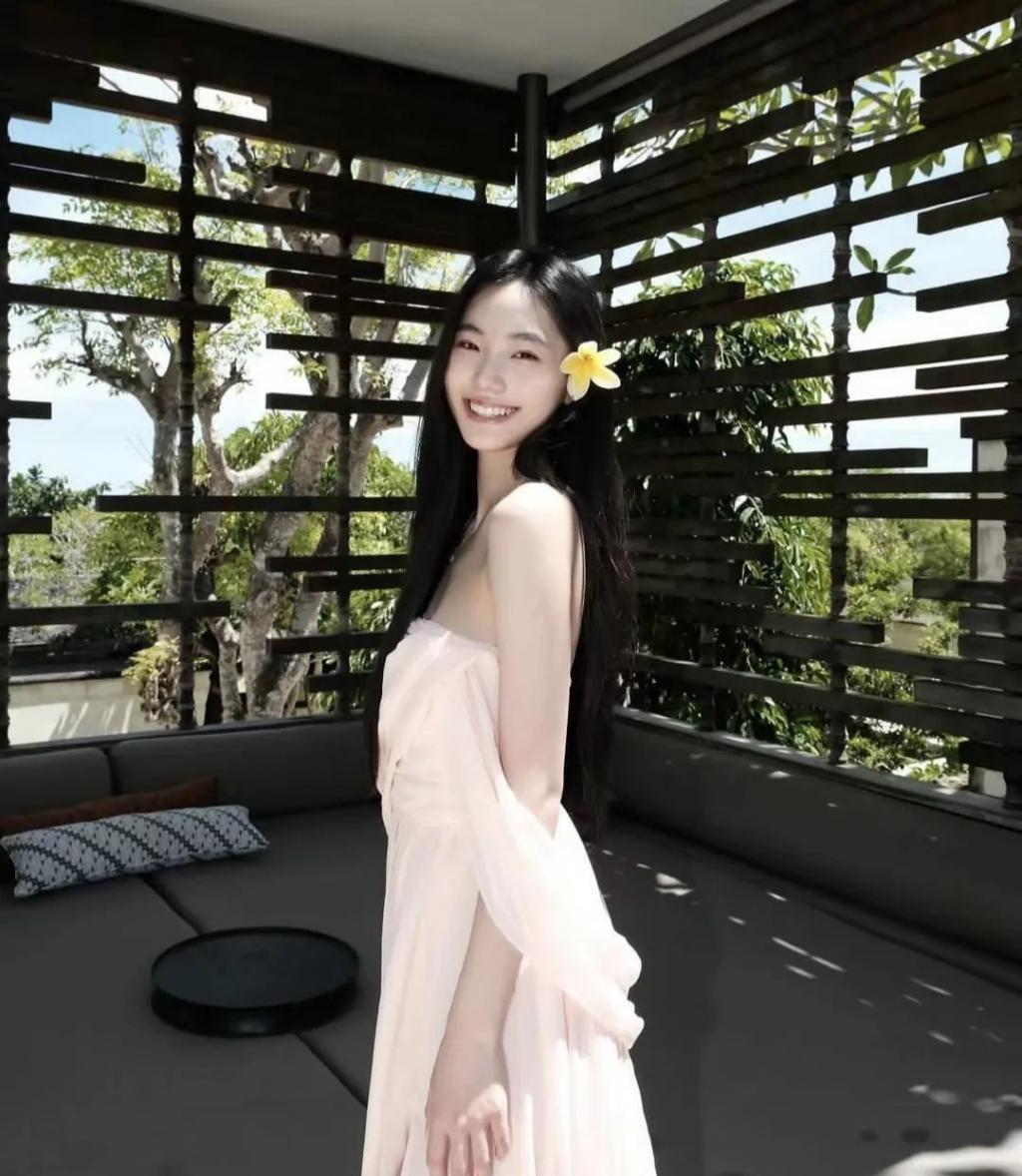 小S二女儿才16岁，却毁于重金培养出来的油腻感