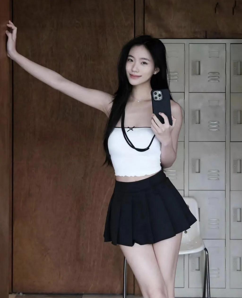 小S二女儿才16岁，却毁于重金培养出来的油腻感