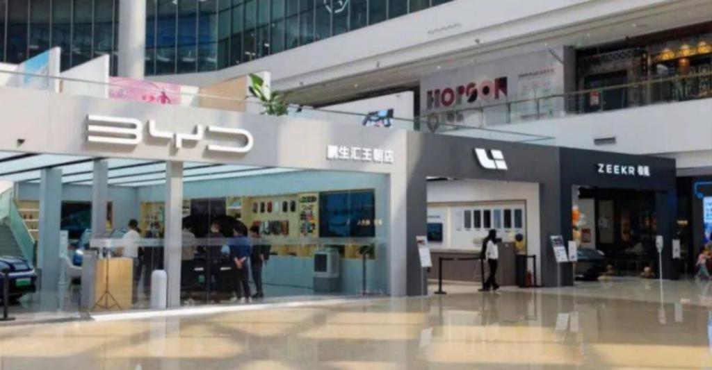 精致白领快把蔚来门店薅成“海底捞”了，免费喝下午茶、销售陪着做手工？