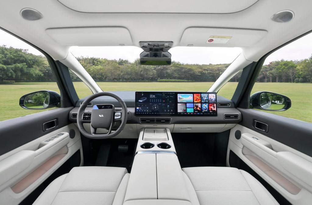 体验55.98万的理想MEGA，是台好车但确实略贵。