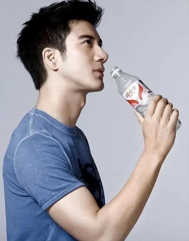 宗馥莉“抛弃”王力宏拒绝王思聪，却在父亲离世后被一众“捞男”求婚