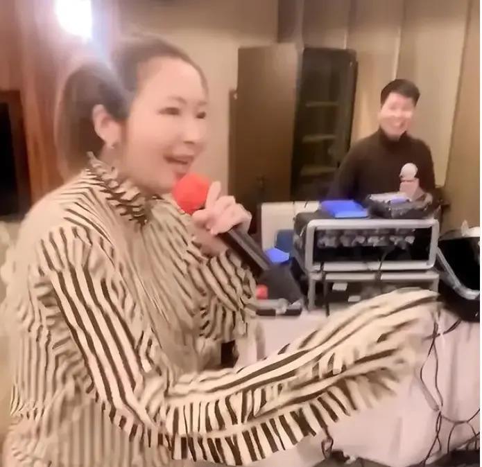 单身独自生两娃?消失183天伺候富豪,怀孕还抽烟酗酒?