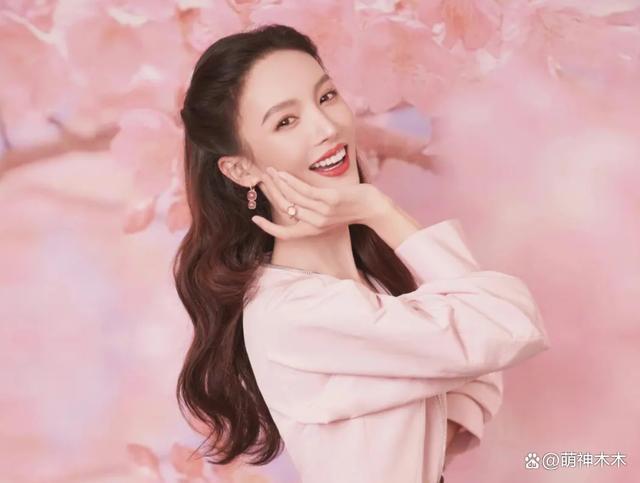 好事将近？金晨被拍带礼拜访胡夏父母，此前直言自己不结婚