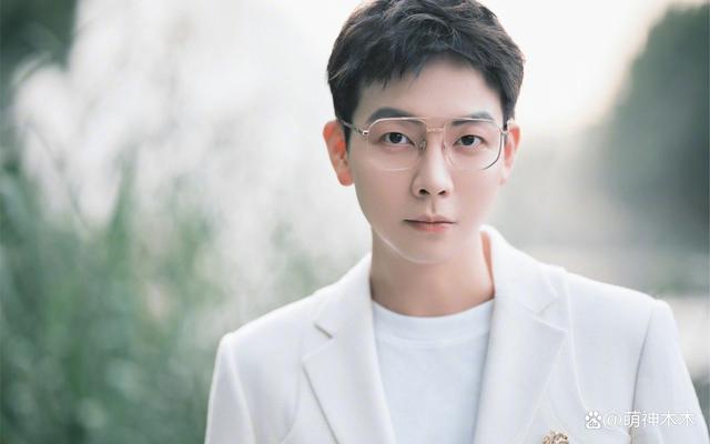 好事将近？金晨被拍带礼拜访胡夏父母，此前直言自己不结婚