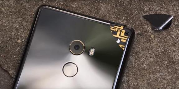 将玻璃当成陶瓷卖？小米 14 Ultra 这配色出事了.