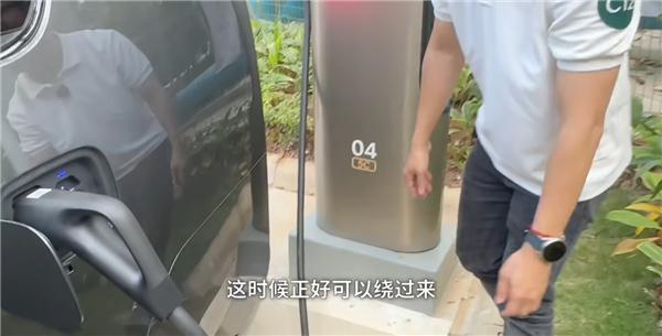 压根够不到！理想5C超充桩设计绝了：不怕L系列占车位