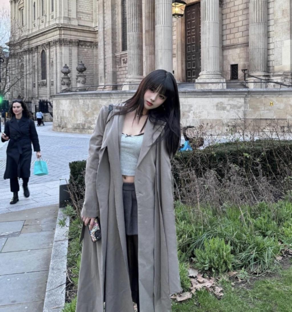 还记得汪峰的大女儿小苹果吗？开始走网红风了？