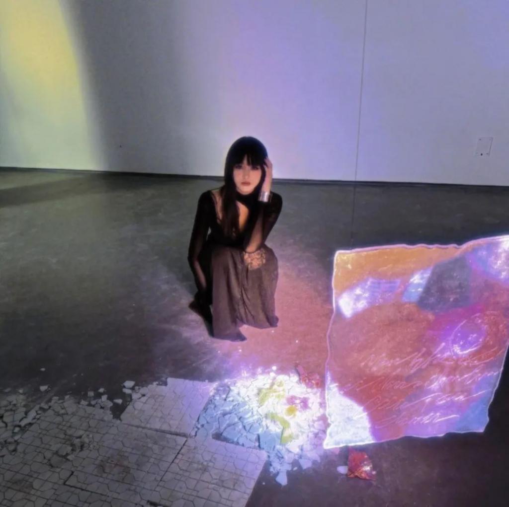 还记得汪峰的大女儿小苹果吗？开始走网红风了？