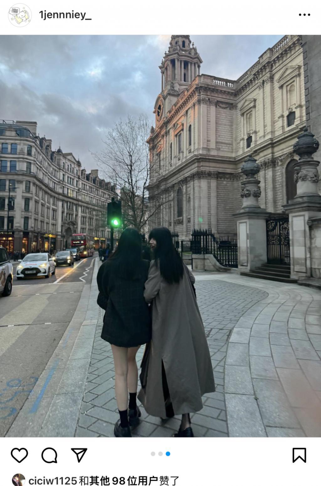 还记得汪峰的大女儿小苹果吗？开始走网红风了？