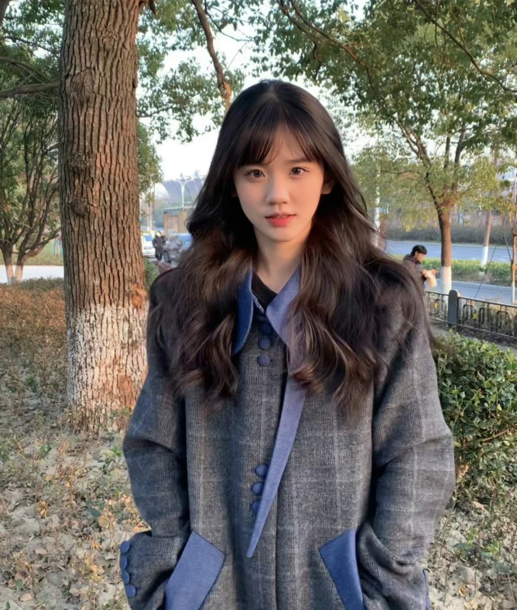 还记得汪峰的大女儿小苹果吗？开始走网红风了？