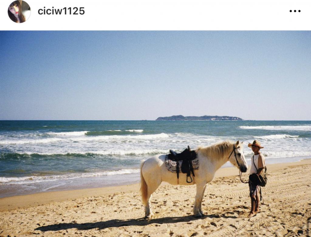 还记得汪峰的大女儿小苹果吗？开始走网红风了？