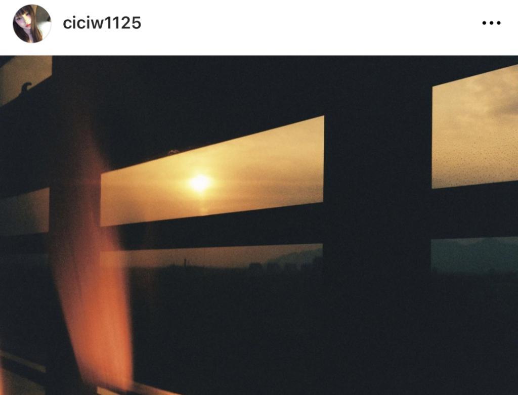 还记得汪峰的大女儿小苹果吗？开始走网红风了？