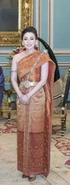 贵妃彻底失宠？9300亿王后又变美的泰王室有什么样的泼天富贵