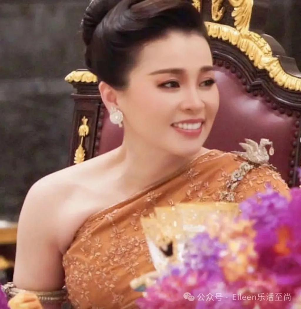贵妃彻底失宠？9300亿王后又变美的泰王室有什么样的泼天富贵