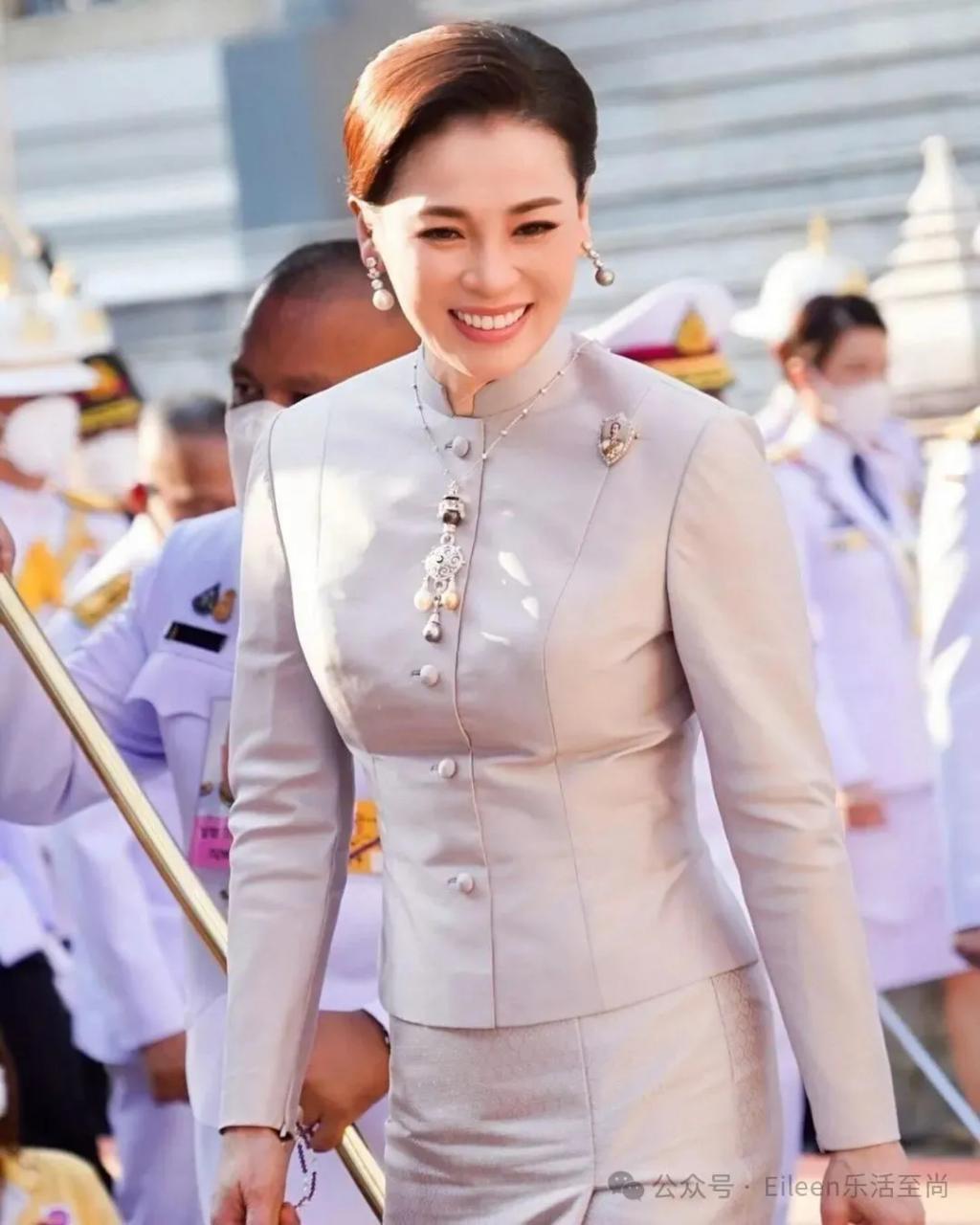 贵妃彻底失宠？9300亿王后又变美的泰王室有什么样的泼天富贵