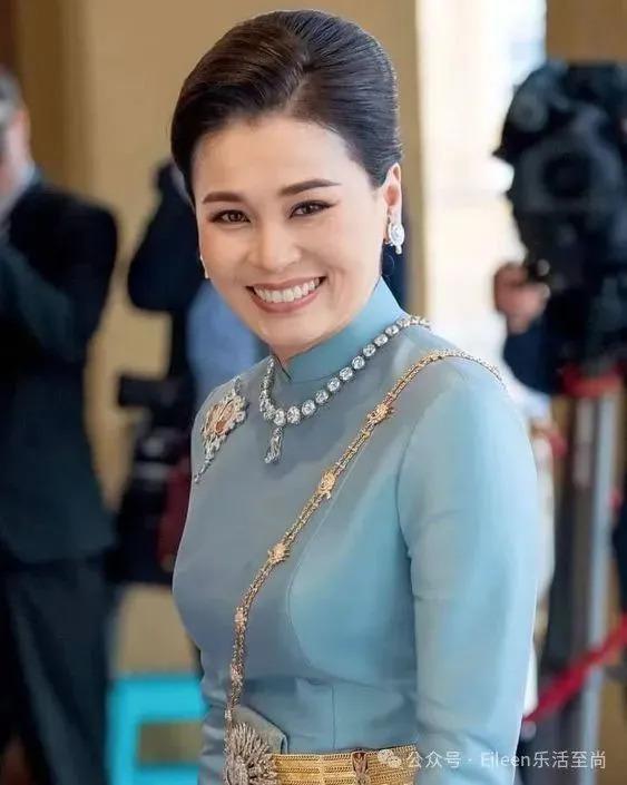 贵妃彻底失宠？9300亿王后又变美的泰王室有什么样的泼天富贵