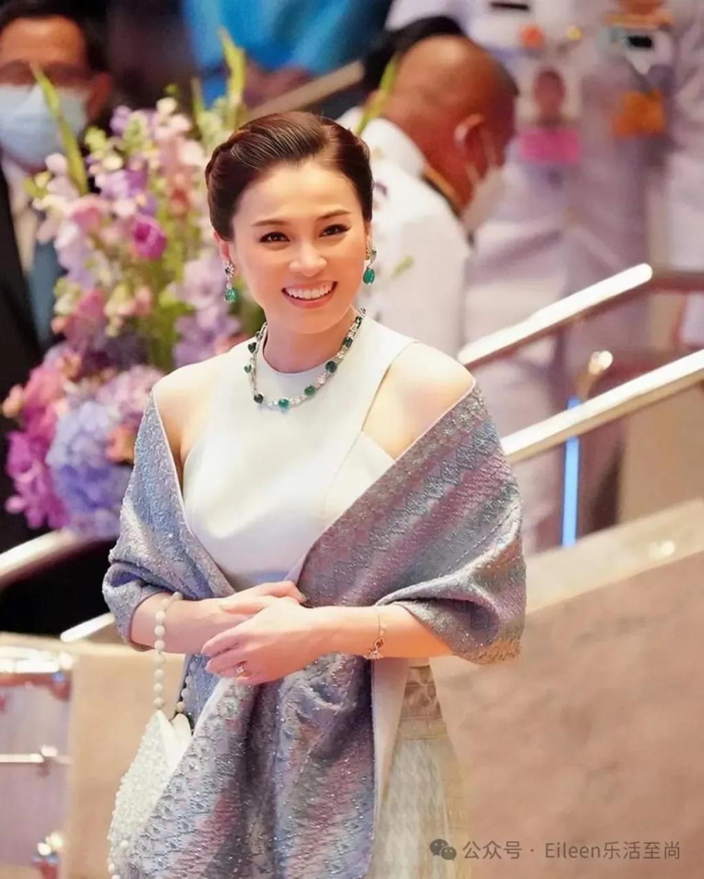 贵妃彻底失宠？9300亿王后又变美的泰王室有什么样的泼天富贵