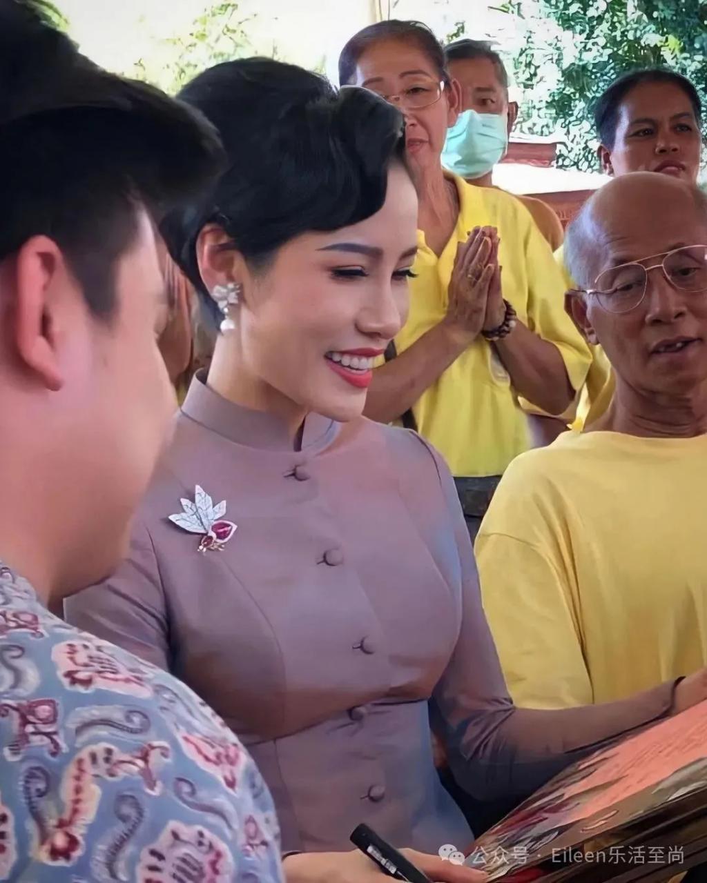 贵妃彻底失宠？9300亿王后又变美的泰王室有什么样的泼天富贵