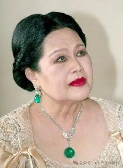 贵妃彻底失宠？9300亿王后又变美的泰王室有什么样的泼天富贵