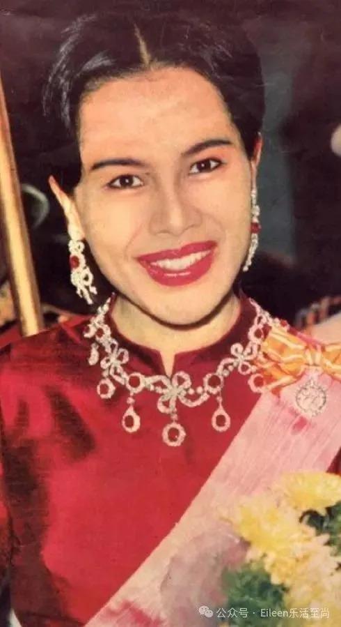 贵妃彻底失宠？9300亿王后又变美的泰王室有什么样的泼天富贵