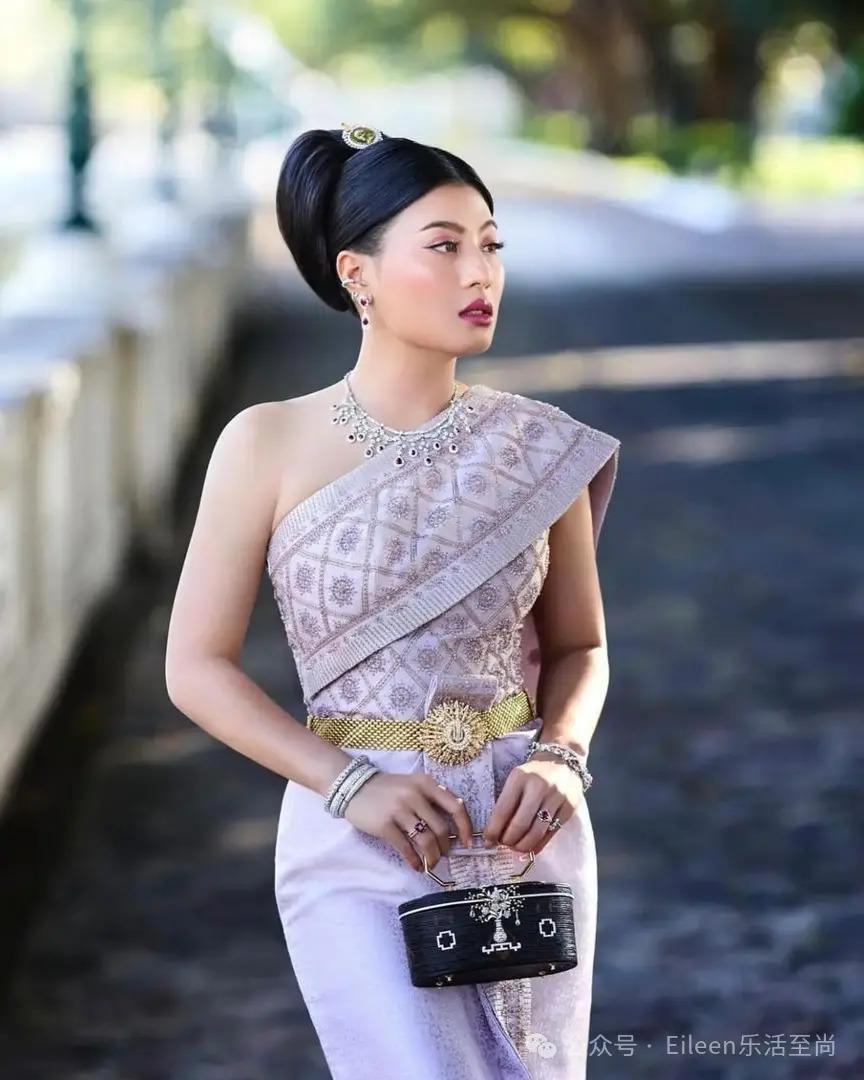 贵妃彻底失宠？9300亿王后又变美的泰王室有什么样的泼天富贵