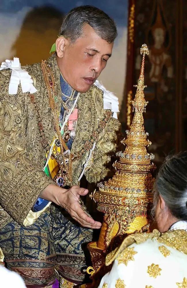贵妃彻底失宠？9300亿王后又变美的泰王室有什么样的泼天富贵