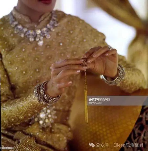 贵妃彻底失宠？9300亿王后又变美的泰王室有什么样的泼天富贵