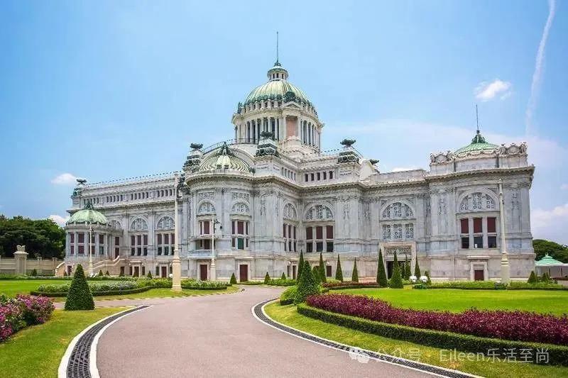 贵妃彻底失宠？9300亿王后又变美的泰王室有什么样的泼天富贵