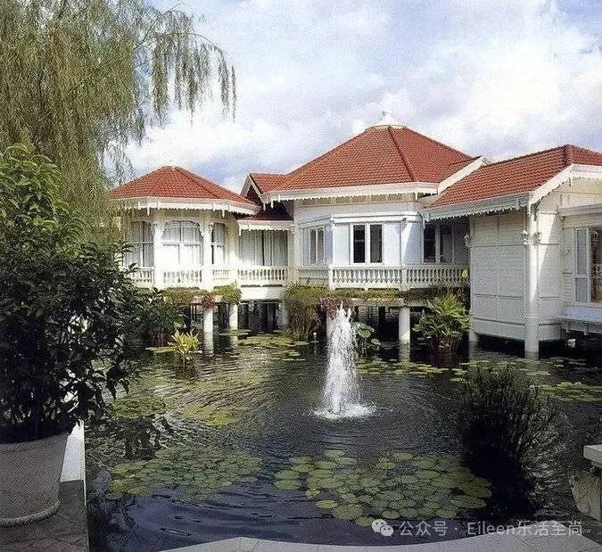 贵妃彻底失宠？9300亿王后又变美的泰王室有什么样的泼天富贵