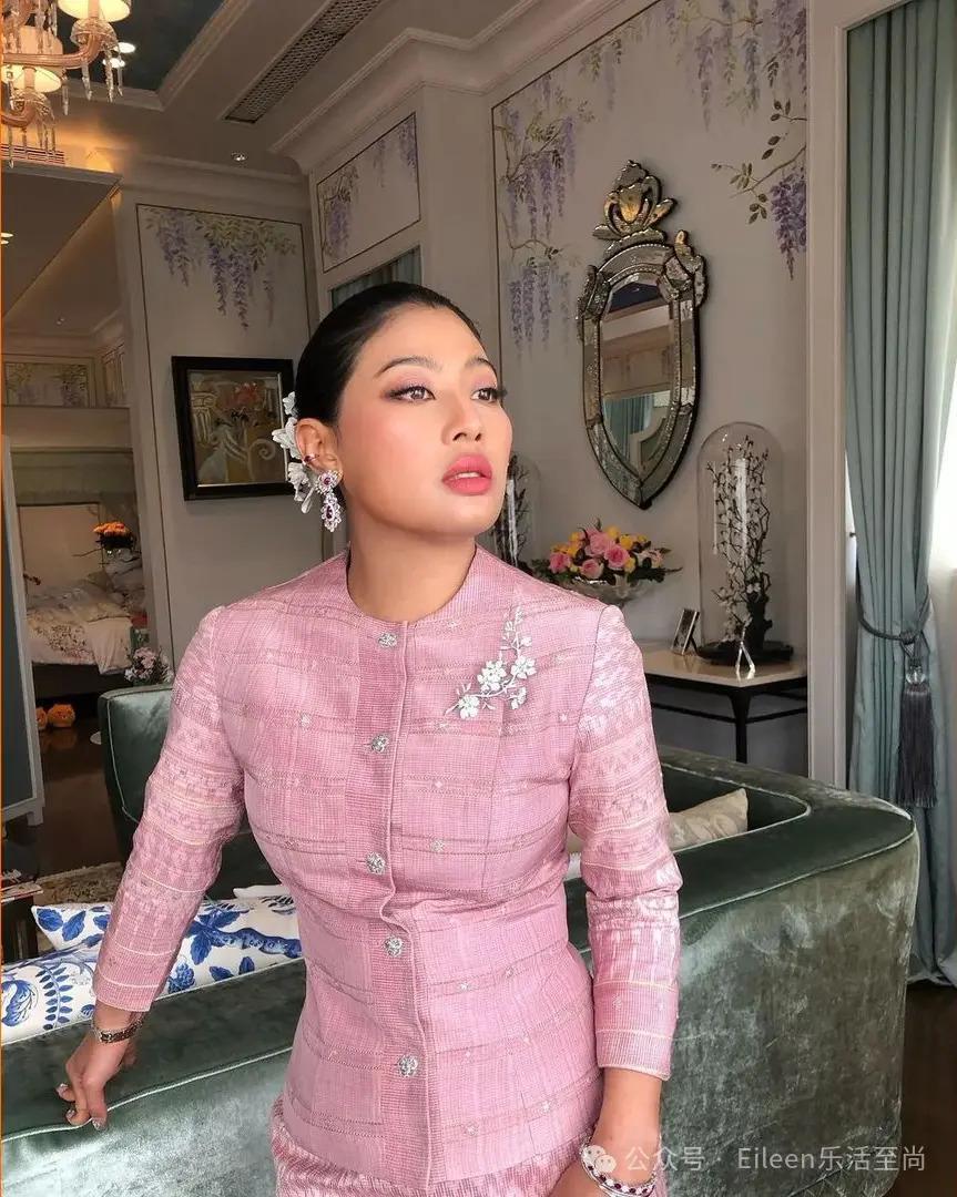 贵妃彻底失宠？9300亿王后又变美的泰王室有什么样的泼天富贵