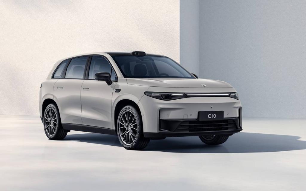 极氪卷完，零跑接着卷，16 万 的 C10 就有激光雷达 Orin-X 骁龙 8295