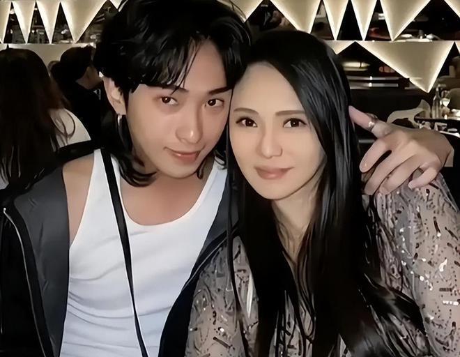 伊能静儿子曾被万人差评，看他强势发声才知秦昊妈妈说对了