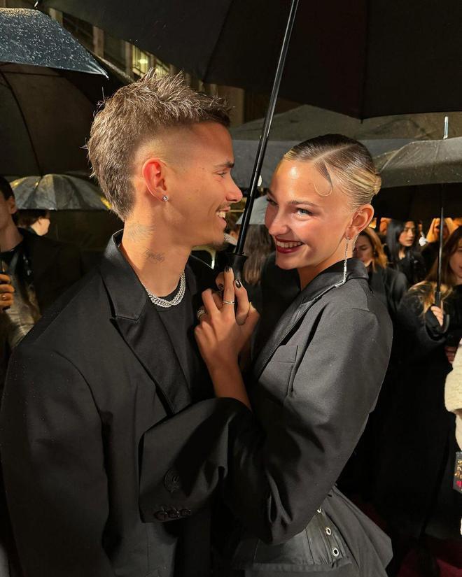 贝克汉姆一家晒时装周合影，小七造型遭吐槽