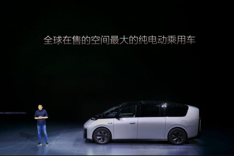 乔布斯的牛皮信封，李想的公路高铁