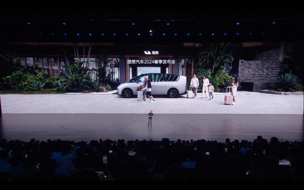 理想 MEGA 凭什么卖 56 万？