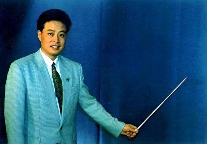 "央视最不靠谱的人":主持天气预报近30年的他,其实是个"临时工"