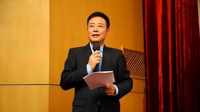 "央视最不靠谱的人":主持天气预报近30年的他,其实是个"临时工"