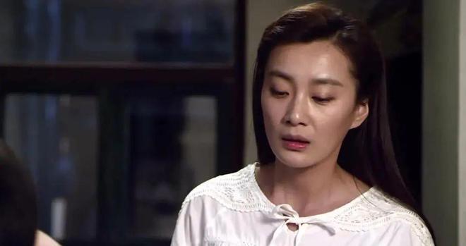 14岁上春晚,4次改名,男友抛弃她后转头花5亿娶李小冉