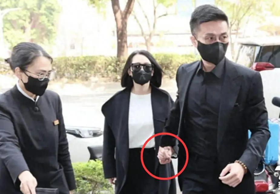 太尴尬！大S裙子被扒是汪小菲买的，连鞋子、发卡也都是前夫买的